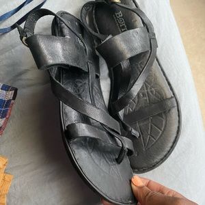 Black leather Born Sandels